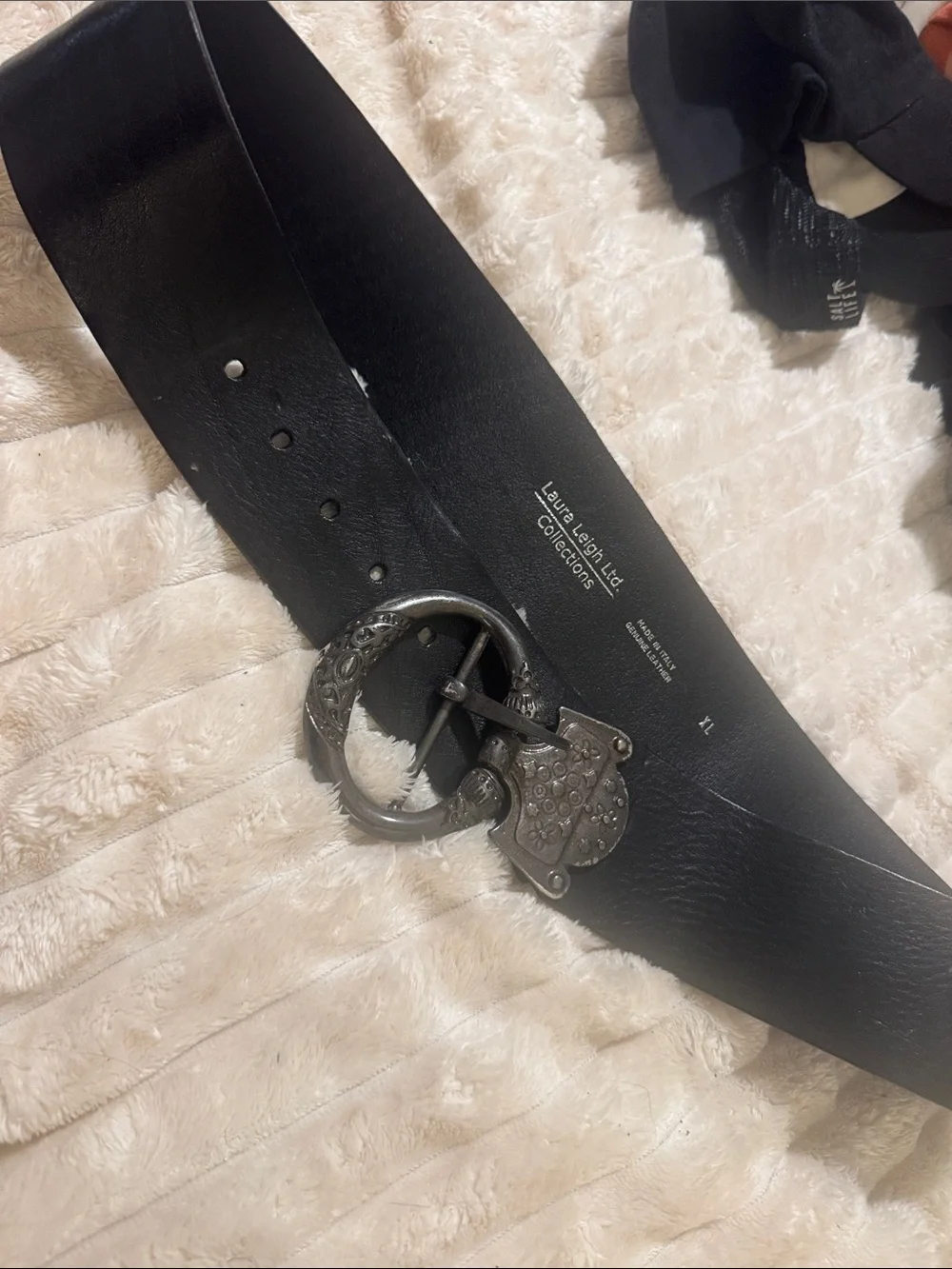 Vintage 80s Black Leather Belt with Ornate Silver Buckle xl